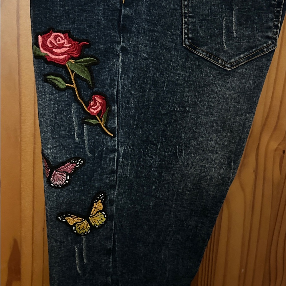 Rue21 Dark Blue Mid-rise Jeans with Floral and Butterfly Embroidery - Picture 4 of 6